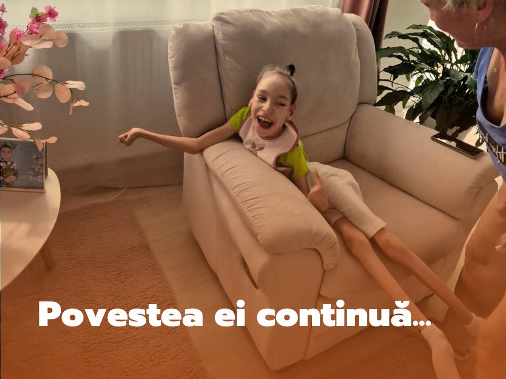 Sofia Ema râzând acasă, alături de bunica ei — povestea ei continuă