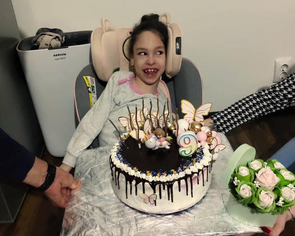 Sofia sărbătorindu-și ziua de naștere, înconjurată de cei dragi