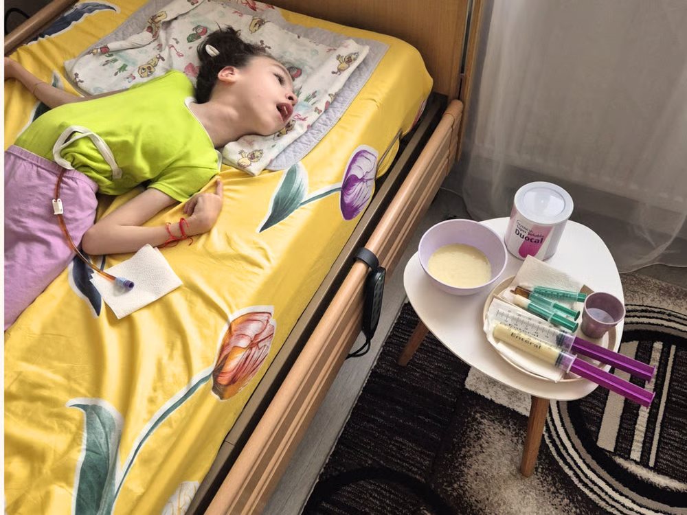 Sofia, pregătirea prânzului și a medicamentelor de care are nevoie
